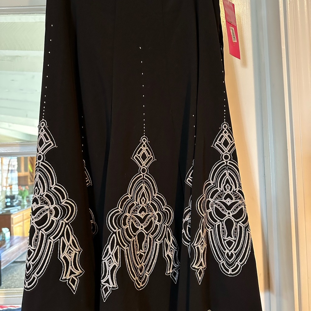 Sunny Leigh Black Skirt with White Patterns - Picture 2 of 3